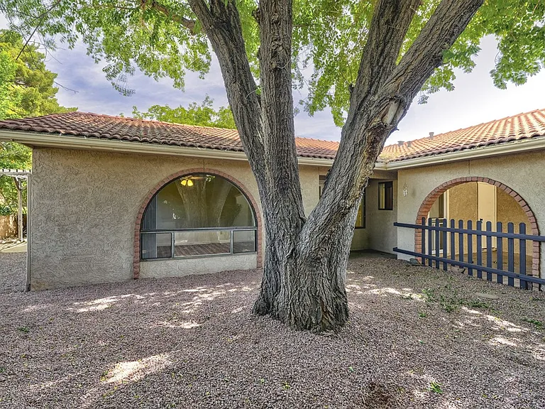 1298 N Tapadero Dr — Photo 3