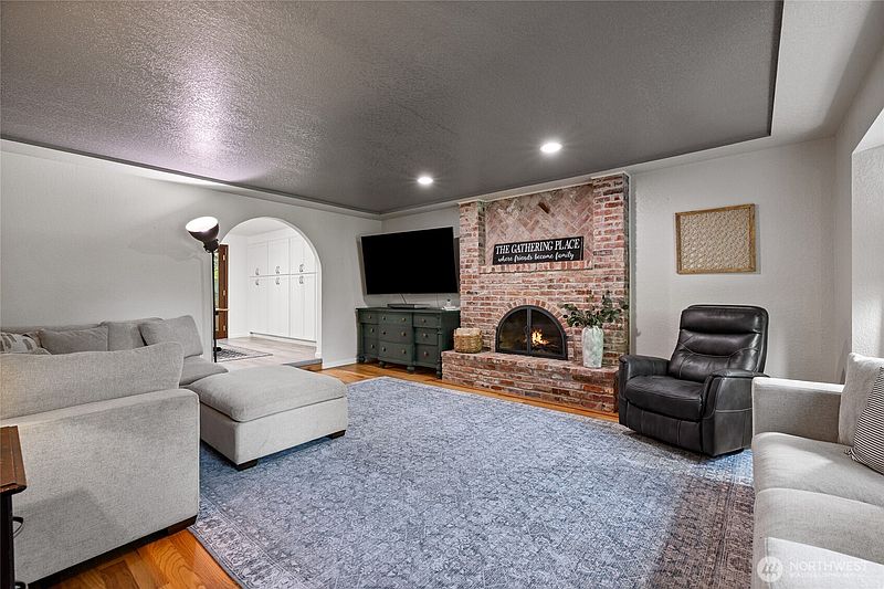 4th image of 3530 24th Avenue SE