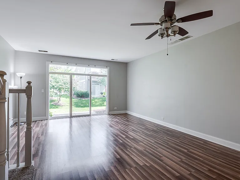 806 Woodewind Dr — Photo 2