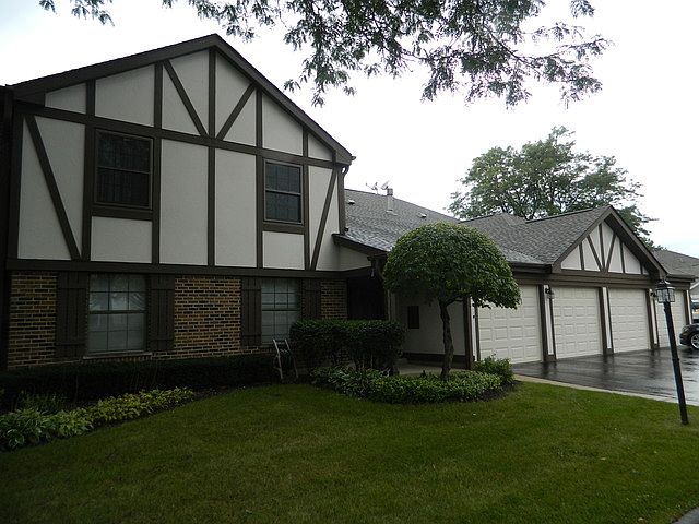 1st image of 326 Woodbury Ct APT D1