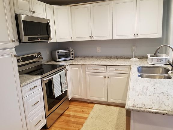 5th image of 30 Pillsbury Dr
