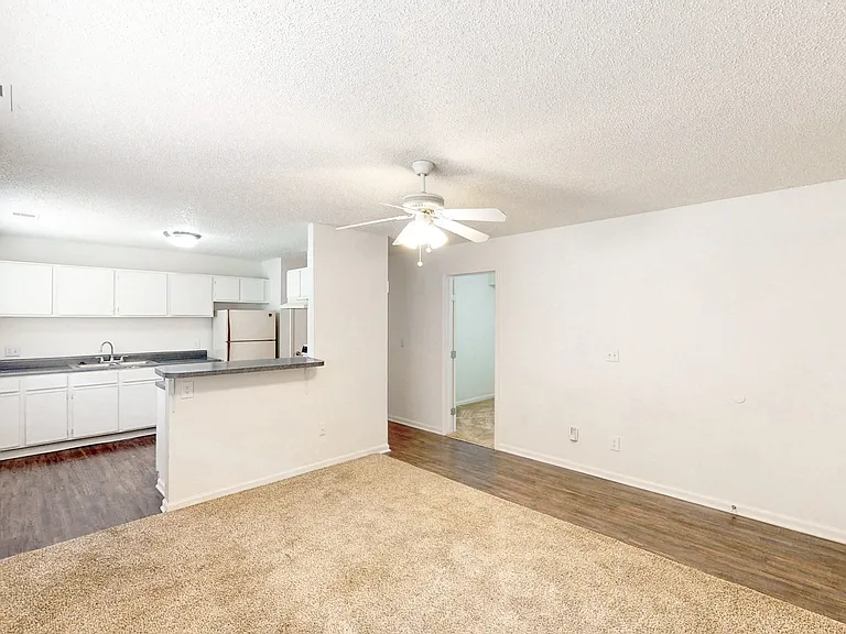Skyline Apartments — Photo 23
