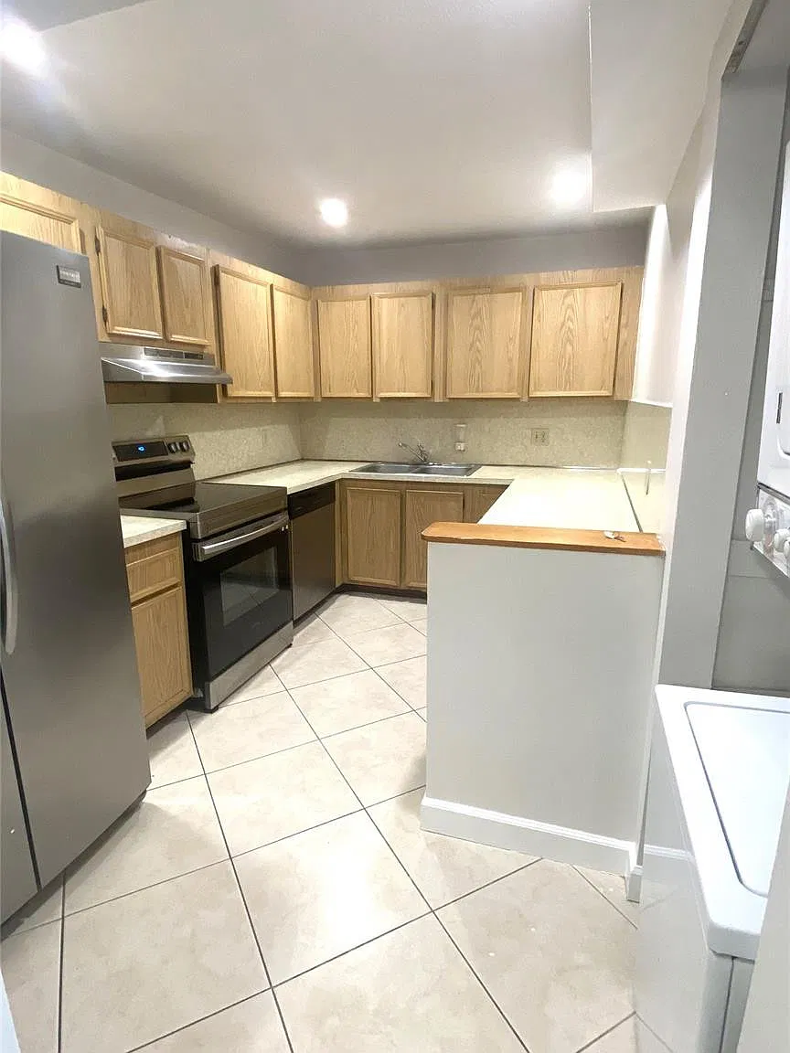 2 bed, 2.0 bath, 1033 sqft, $1,950 — Photo 3