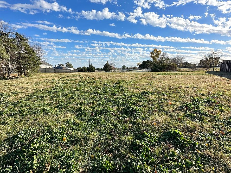 1st image of 932 Wood Hollow Way