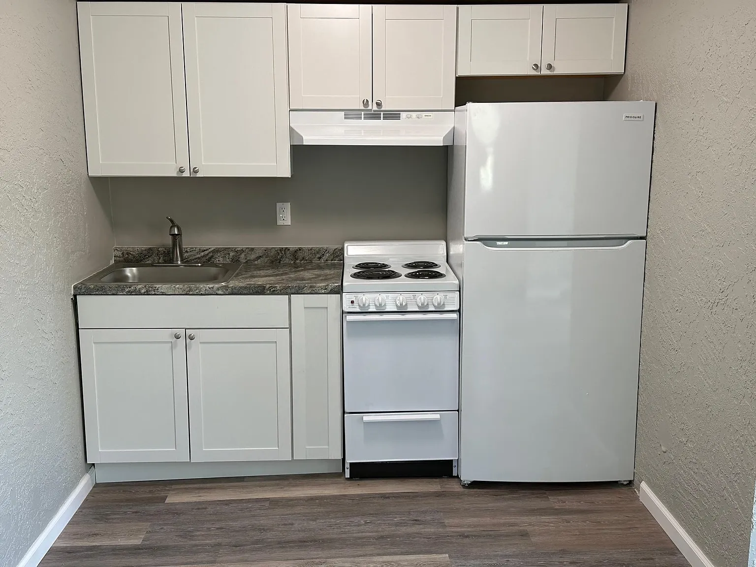 Studio, 400 sqft, $730 — Photo 1