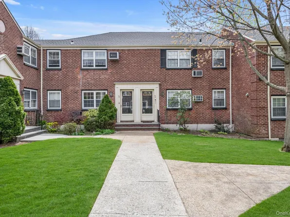 6939 213th Street #218, Oakland Gardens, NY 11364
