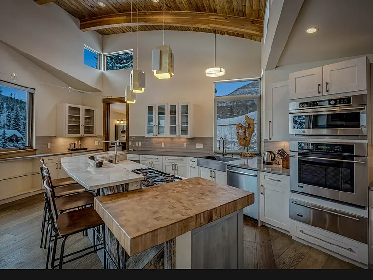 2366 S Frontage Rd W — Photo 10