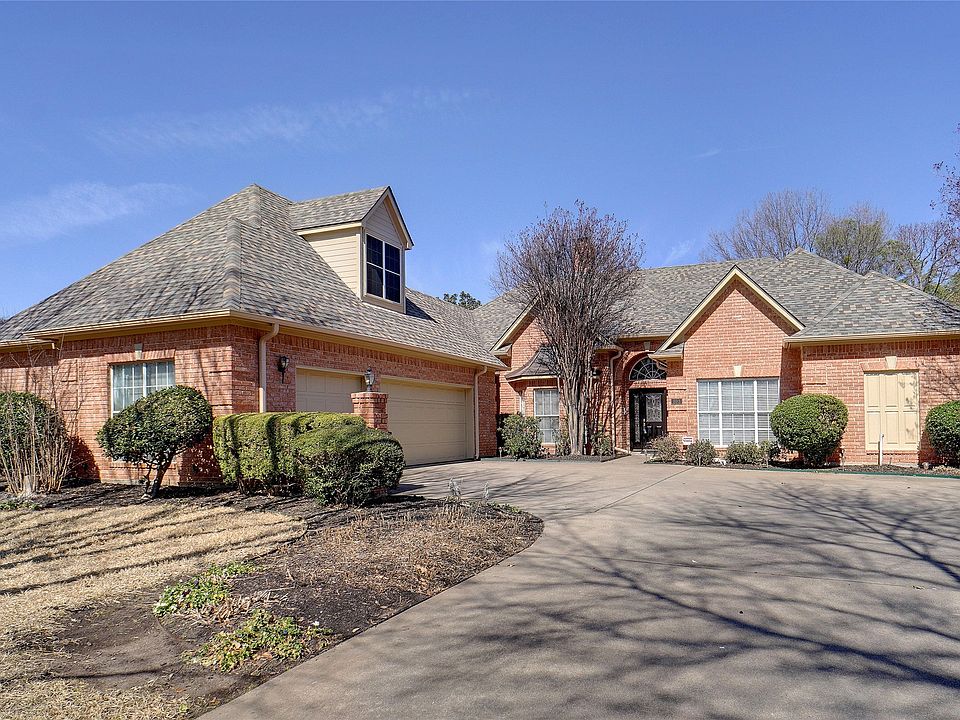1st image of 303 Gregg Ct