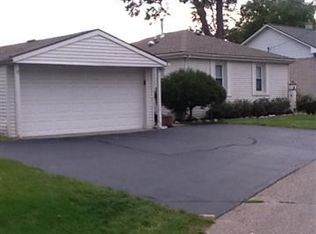 2211 Kingston St, White Lake, MI 48386
