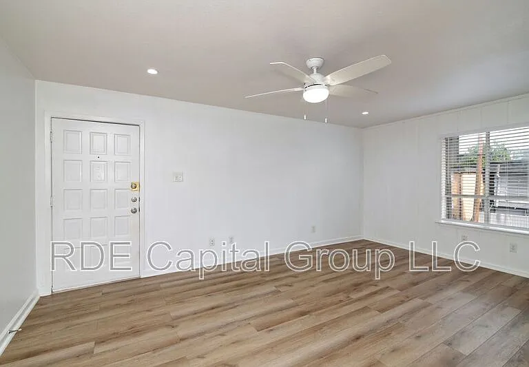 2816 Throckmorton St #7 — Photo 3