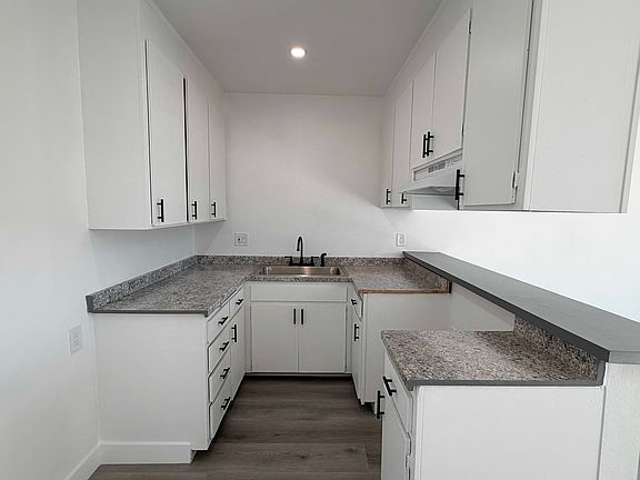 5th image of 456 S Breed St APT 305