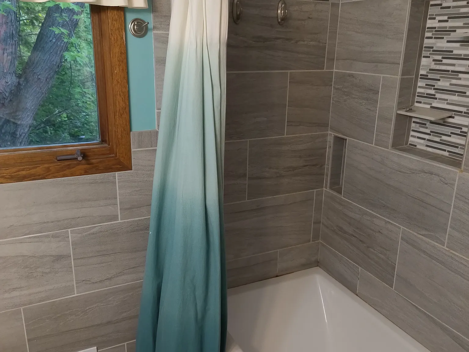 4 bed, 1950 sqft, $2,495 — Photo 4