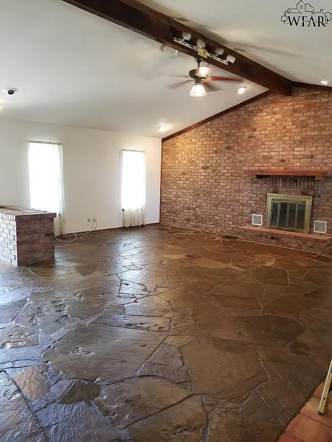 3 bed, 3.0 bath, 1960 sqft, $1,650 — Photo 2