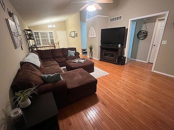 4th image of 1102 Wanda Way