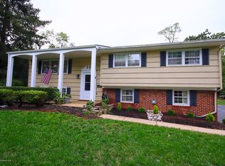 7 Colonial Way, Lincroft, NJ 07738