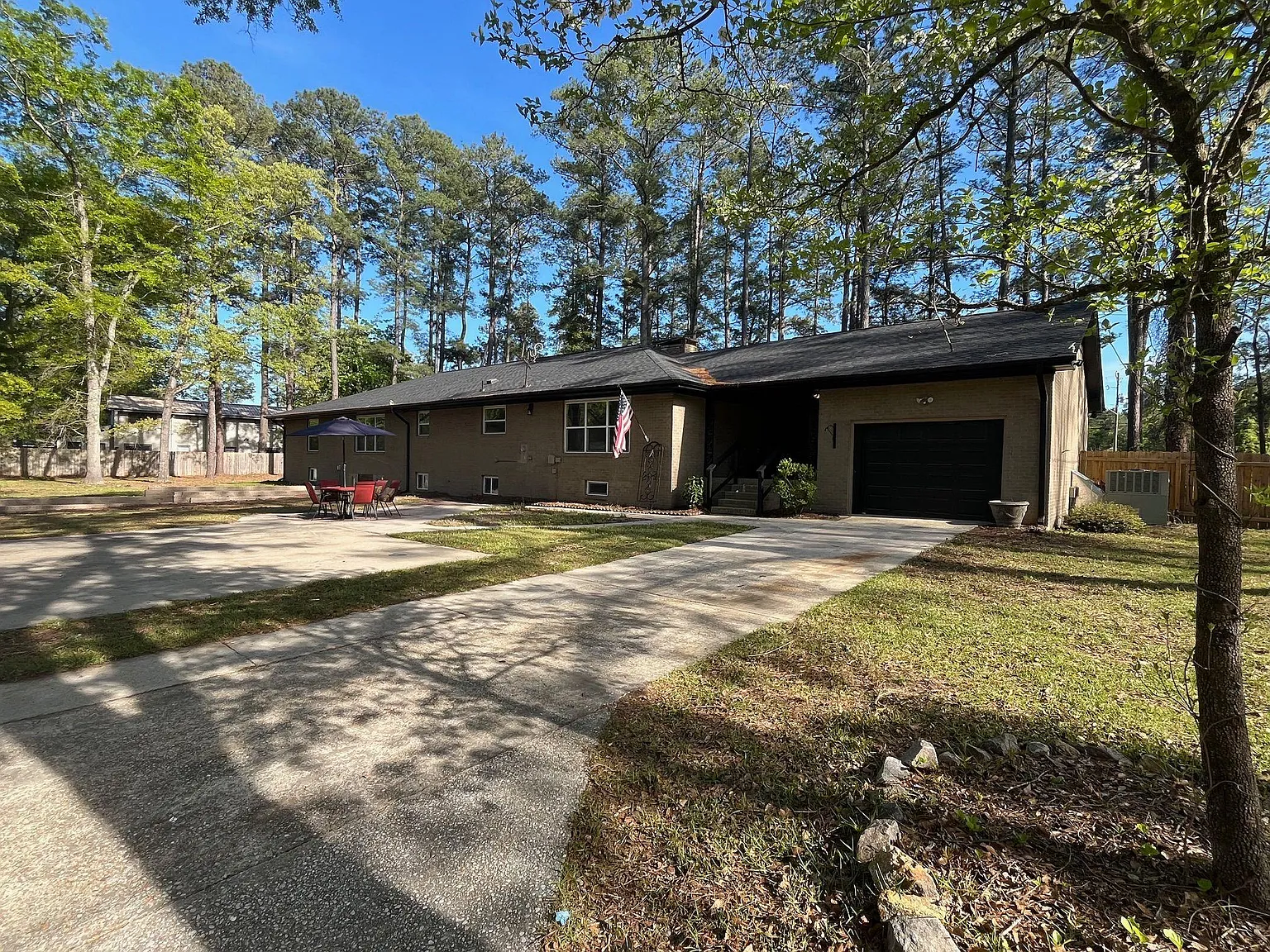4 bed, 3.0 bath, 6500 sqft, $866 — Photo 2