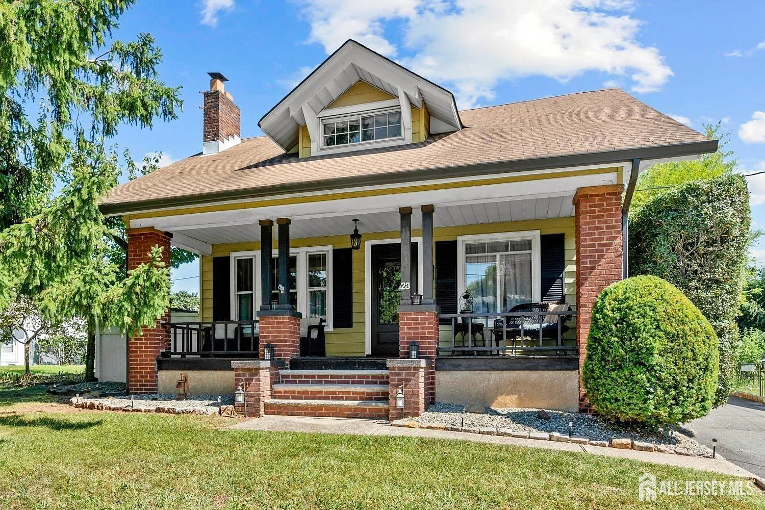 4 bed, 2.0 bath, $3,800 — Photo 1