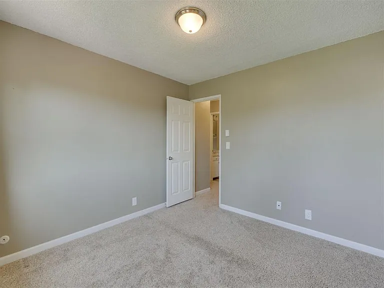 423 Monroe St — Photo 18