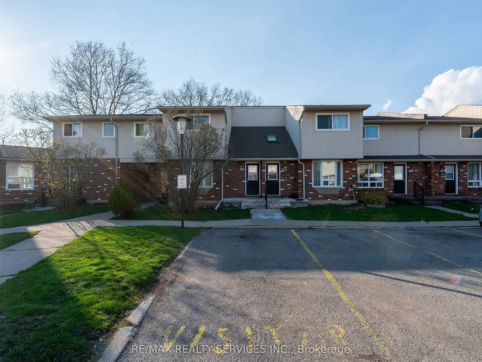 3 bed, $2,049 — Photo 2