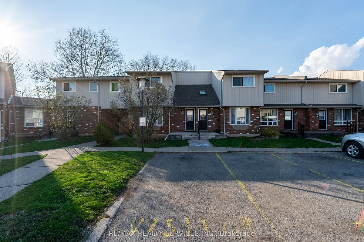 Building Photo - 100 Brownleigh Ave #176