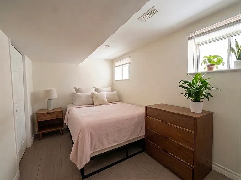 26 Rockvale Ave #BASEMENT — Photo 5