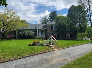 2720 S Kent Rd, Broomall, PA 19008