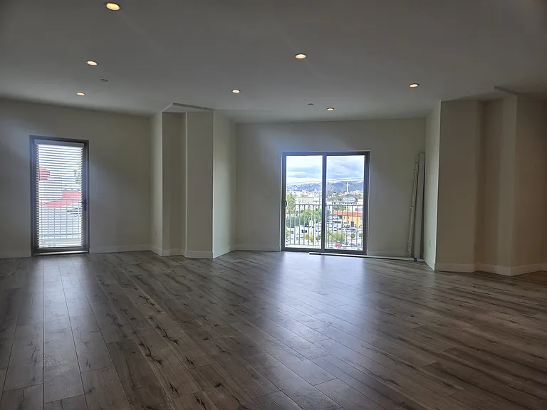 340 N Oxford Ave #401 — Photo 6