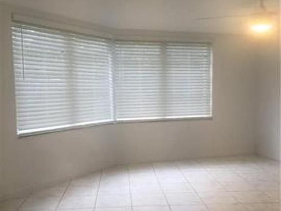 4th image of 1351 NE 191st St APT 117