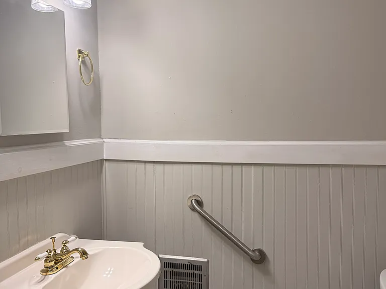 910 Sawyer Dr — Photo 9