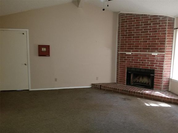 4th image of 1208 Fulton Dr