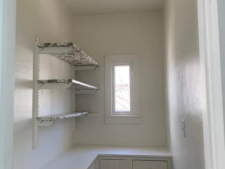 308 W Scott St — Photo 26
