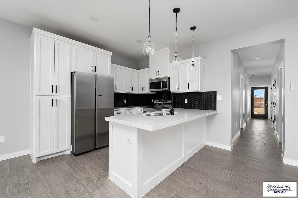 3 bed, 2.0 bath, 1167 sqft, $1,800 — Photo 4