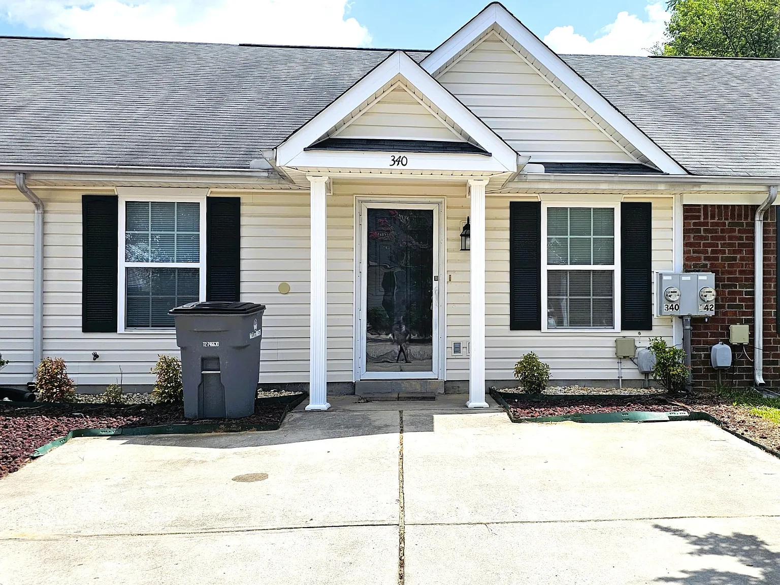 2 bed, 2.0 bath, 1100 sqft, $1,375 — Photo 1
