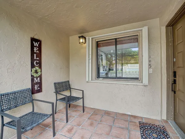 310 Lakeview Drive #105, Weston, FL 33326