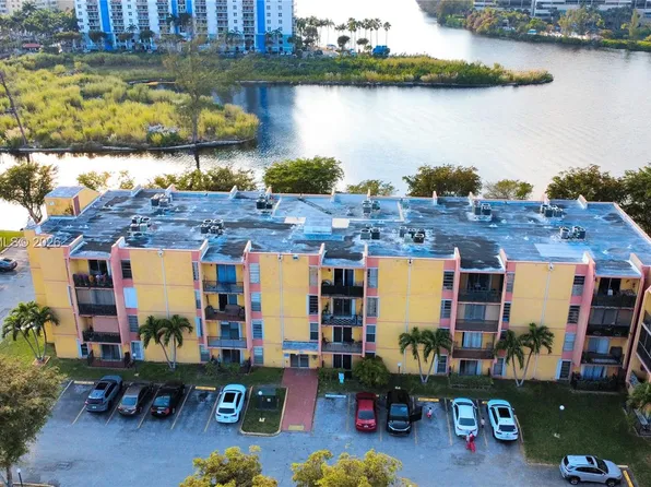 4805 NW 7th St APT 302-15, Miami, FL 33126