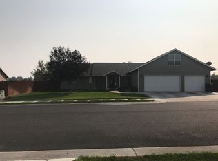 1355 SW 6th St, Hermiston, OR 97838