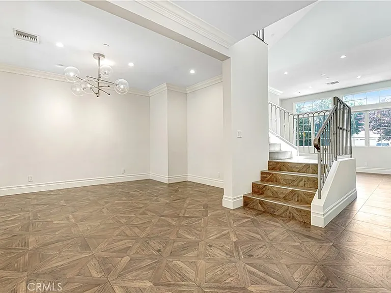 1714 W Oak St — Photo 10