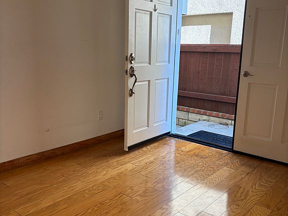 4th image of 820 N Juanita Ave #2