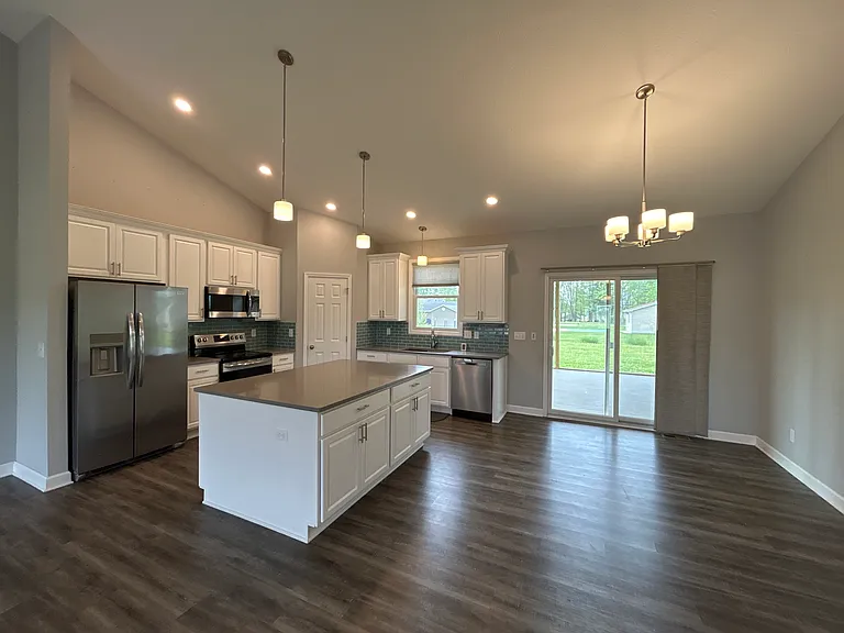 866 SE Santee Dr — Photo 11