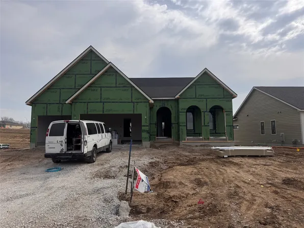 1394 S Auburn Pl, West Des Moines, IA 50266