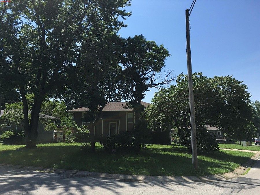 1st image of 1301 SE 19th St