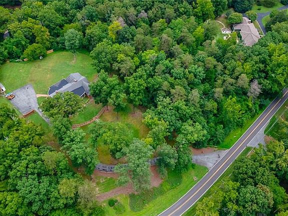 5th image of 304 Shadow Valley Rd