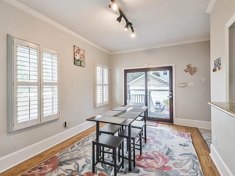 1116 W 16th St — Photo 16