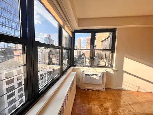 Rented by David Francis New York LLC | media 28