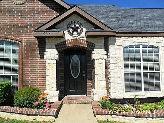 2nd image of 1604 Mockingbird Ln