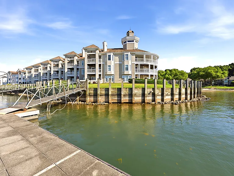 18591 Vineyard Point Ln — Photo 36