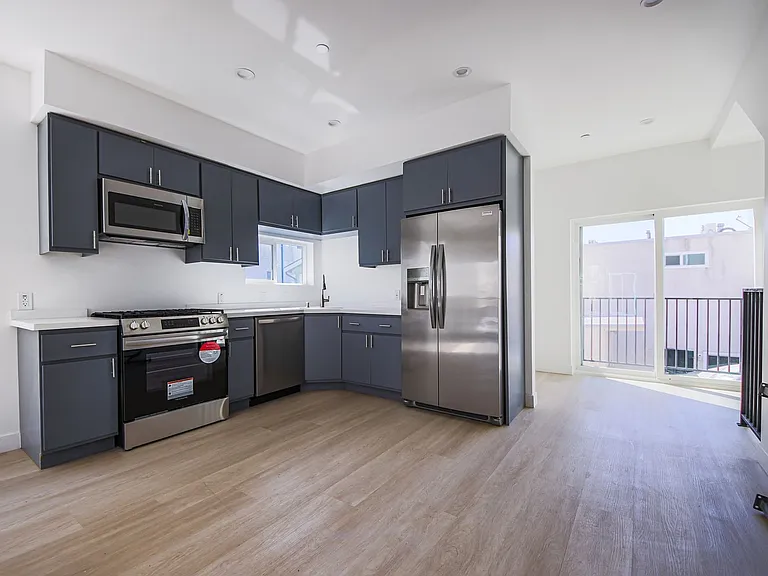 5263 Cartwright Ave — Photo 14