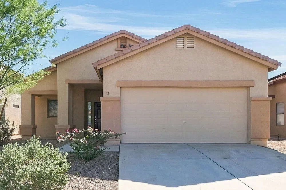 3 bed, 2.0 bath, 1238 sqft, $1,645 — Photo 1