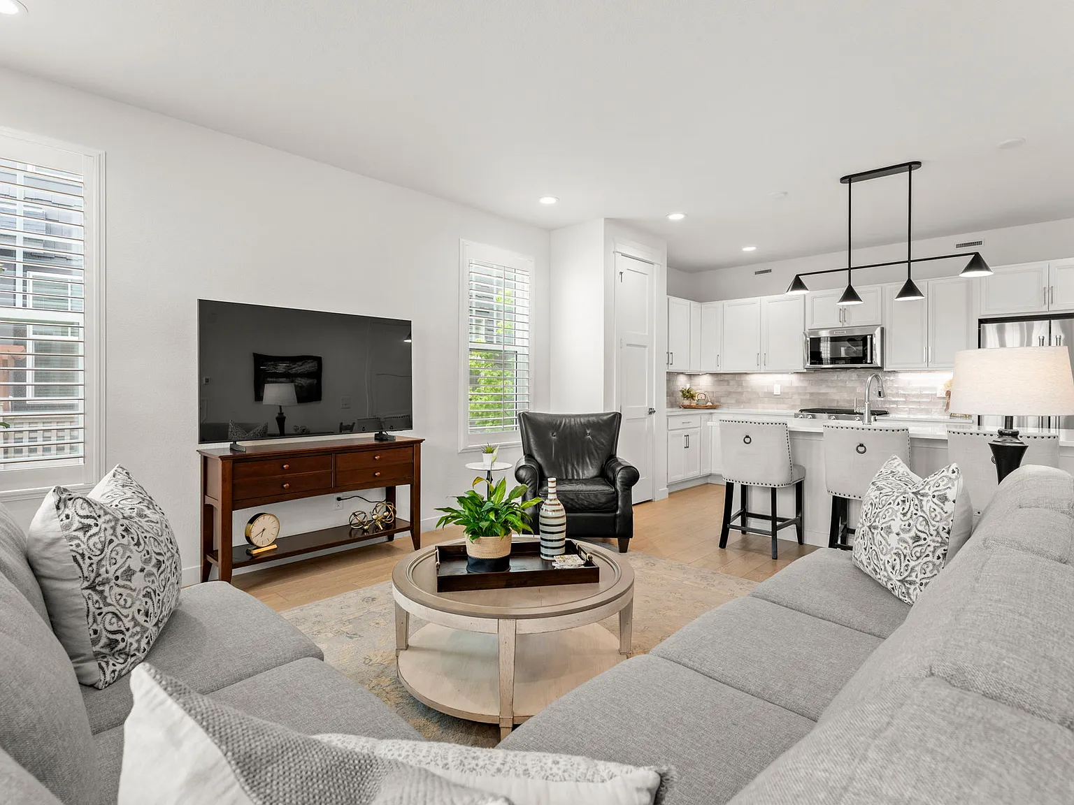 4 bed, 3.5 bath, 2513 sqft, $3,900 — Photo 3