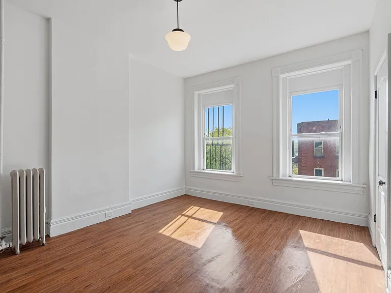 105 High St — Photo 2